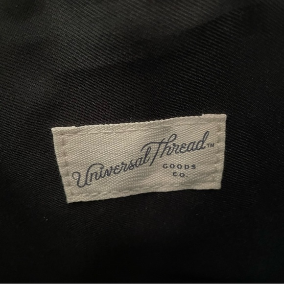 Universal Thread Vegan Crossbody Bag - Picture 9 of 10
